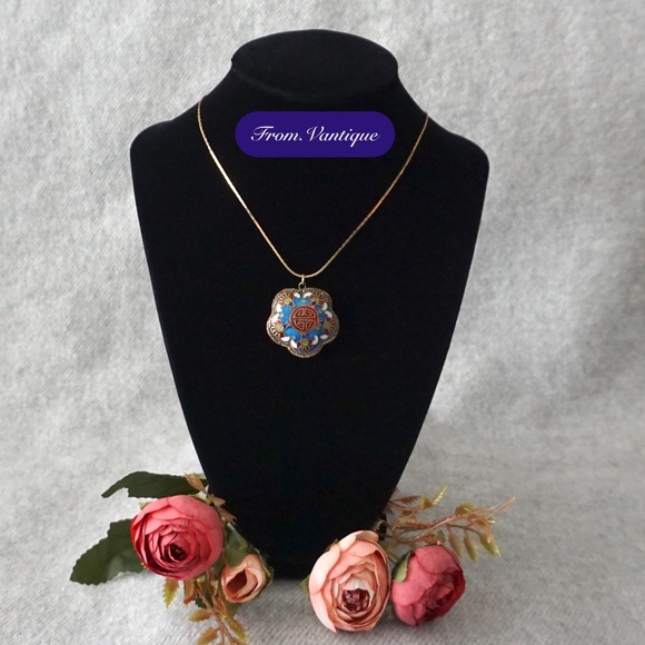 🏵️ VINTAGE Chinese Style Pendant with Gold Necklace 📿 - Picture 2 of 4